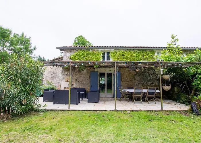 Charmante Maison En Pierre Avec Piscine Privee Chauffee - Fr-1-616-302 * Mareuil (Charente)